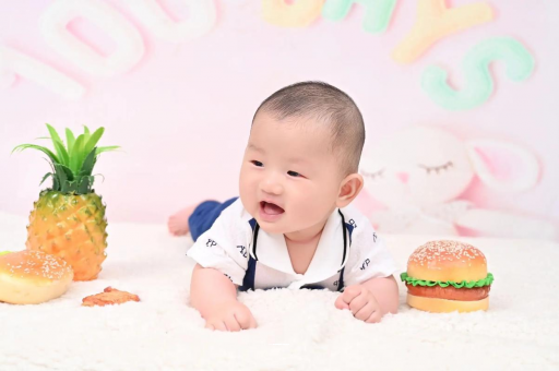 新余宝宝眼角红血丝